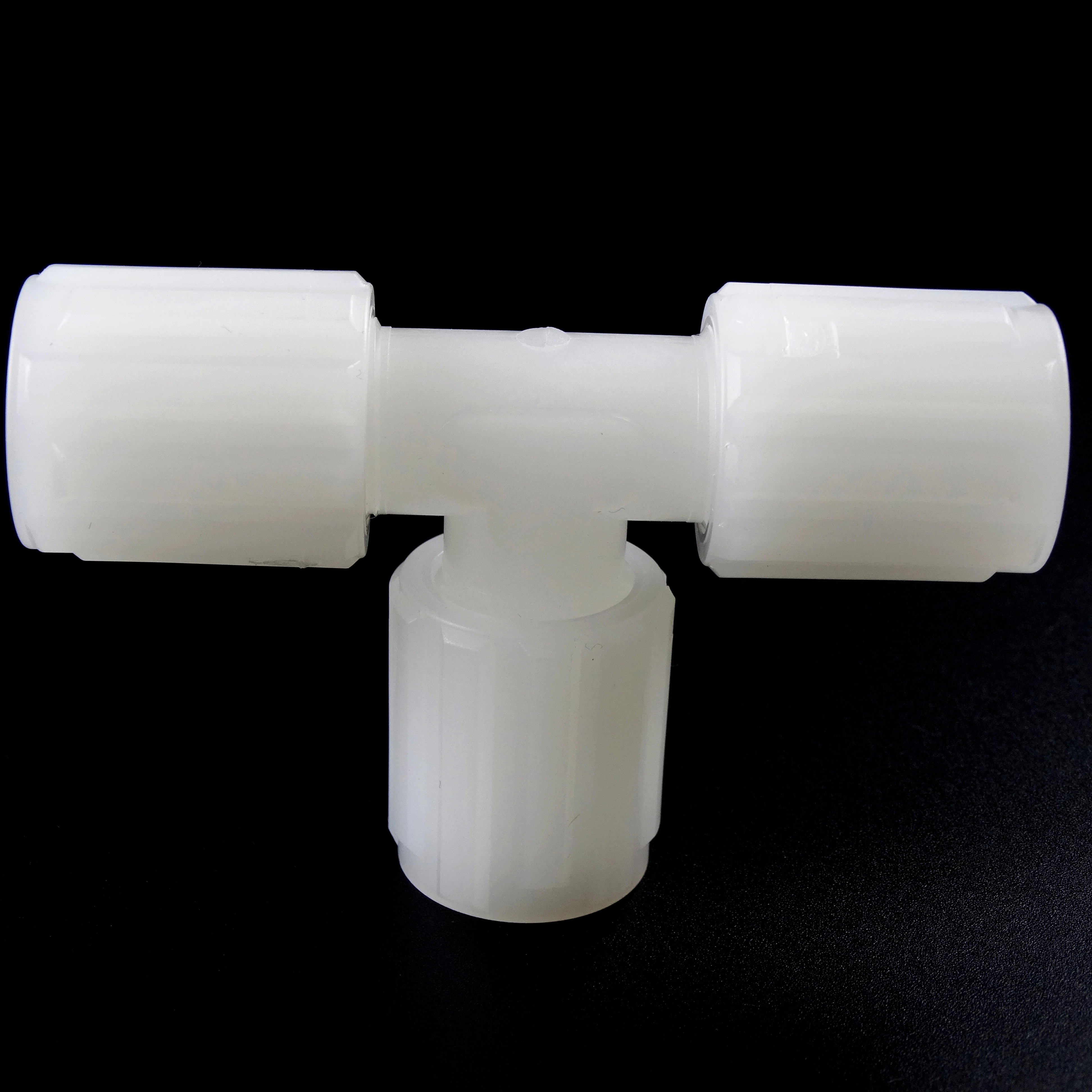 Tubazione svasata femmina a T con raccordo in PVDF da 1/2' 3/4'.